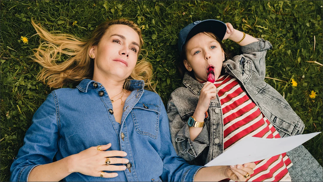 Scenariusz napisał Mariusz Kuczewski, znany z pracy przy największych hitach polskiego kina komercyjnego, m.in. trzech części "Listów do M."