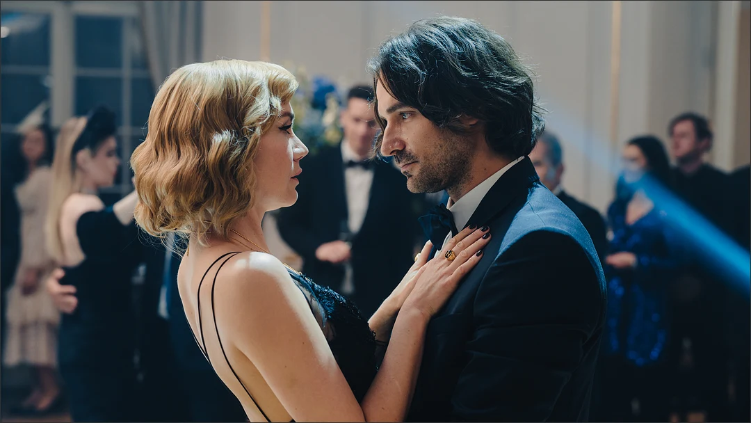 W filmie zobaczymy plejadę gwiazd, m.in. Olgę Bołądź, Piotra Stramowskiego, Magdalenę Schejbal, Rafała Zawieruchę, Mateusza Damięckiego, Magdalenę Koleśnik, Tomasza Oświecińskiego oraz Ewę Telegę. Obraz ma trafić na ekrany kin w pierwszym kwartale 2022 roku.