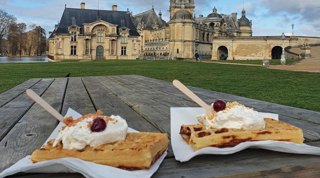 Bita śmietana pochodzi z posiadłości Chantilly