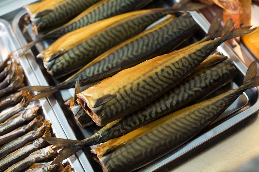 Wędzona makrela jest smaczna, ale nie każdy powinien się nią zajadać