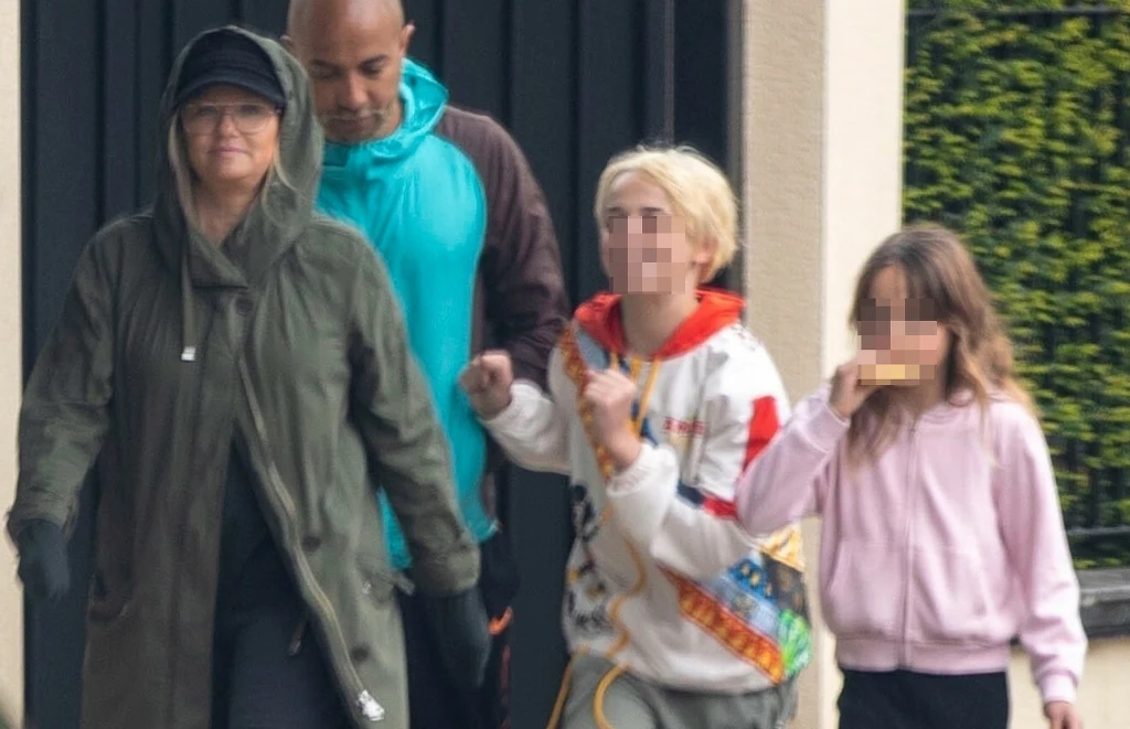 Emma Bunton z partnerem i dziećmi Emma Bunton z partnerem i dziećmi