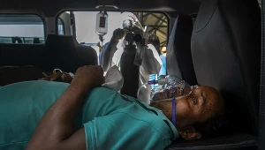 Indyjski wariant koronawirusa - wariant Delta - może prowadzić do osłabienia słuchu czy gangreny