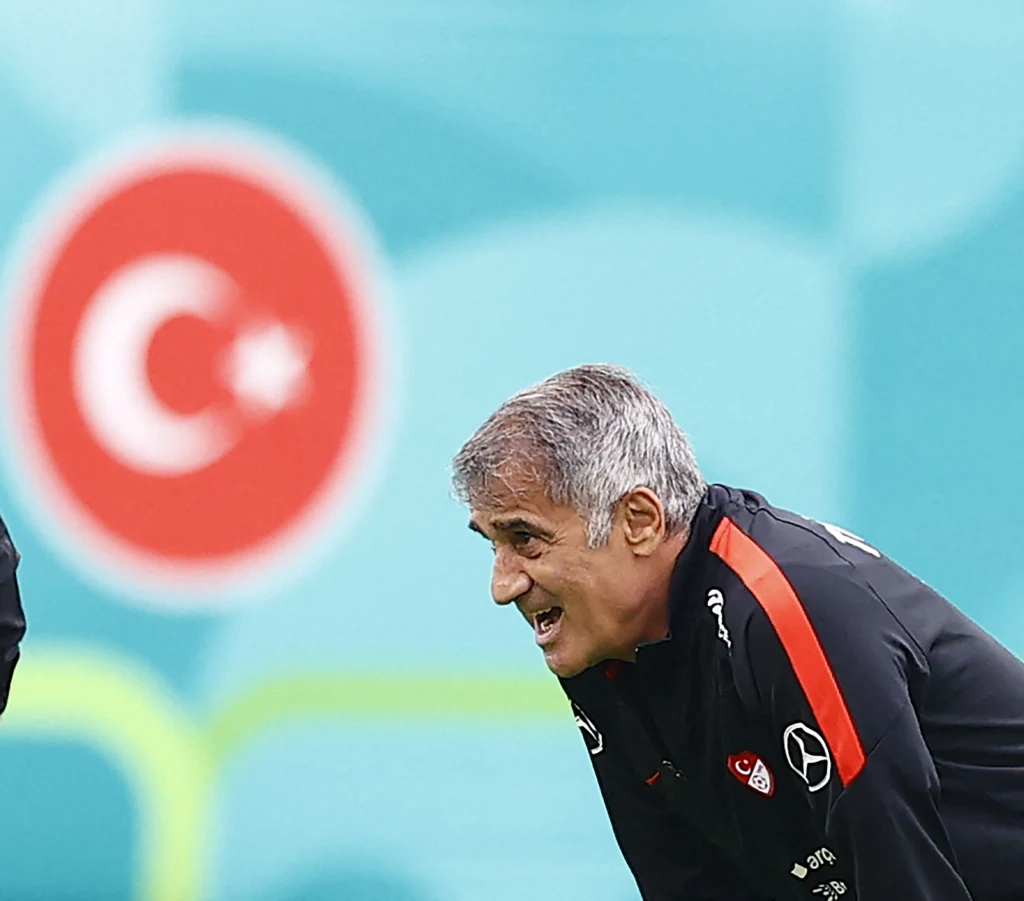 Trener reprezentacji Turcji Senol Gunes Trener reprezentacji Turcji Senol Gunes