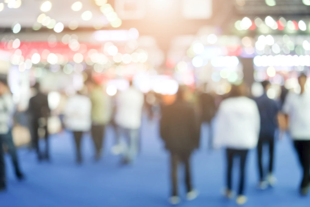 Dotychczasowy limit uczestników targów i konferencji (jedna osoba na 15 m kw.) zostanie zmieniony na regułę: jedna osoba na 10 m kw. Dotychczasowy limit uczestników targów i konferencji (jedna osoba na 15 m kw.) zostanie zmieniony na regułę: jedna osoba na 10 m kw.