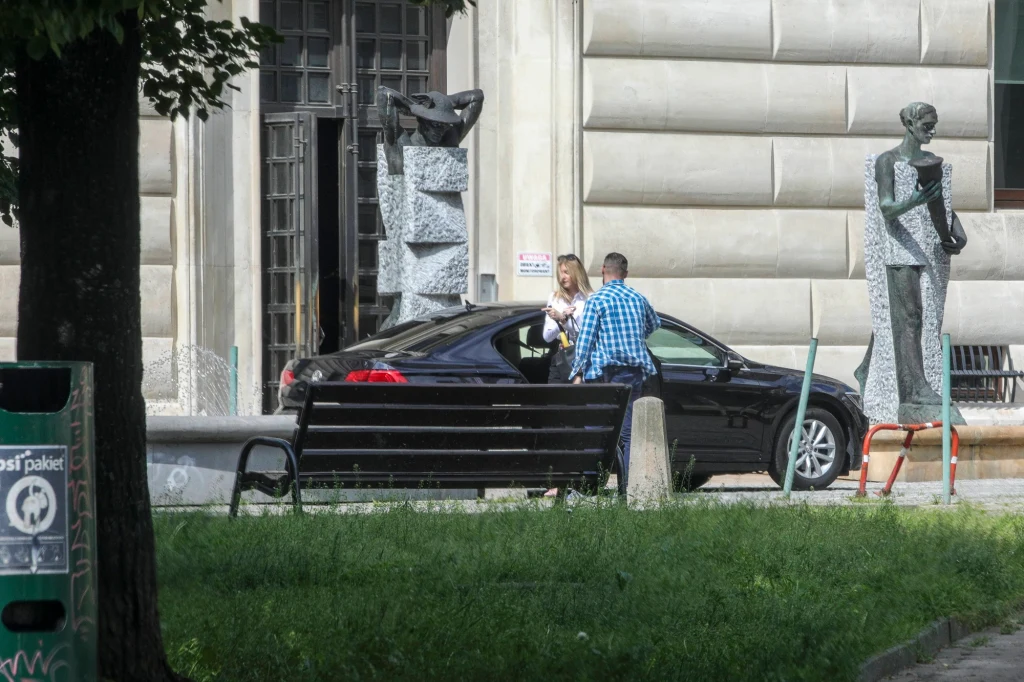 Paparazzi spotkali Kingę Dudą przed jej pracą