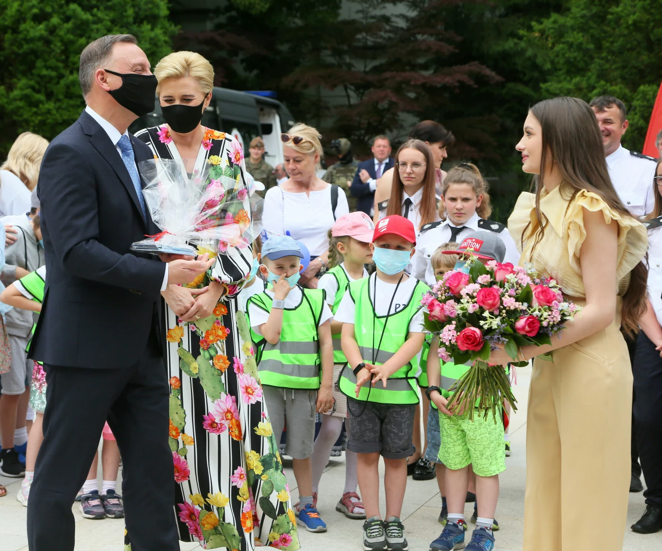 Viki Gabor od pary prezydenckiej otrzymała kwiaty. 