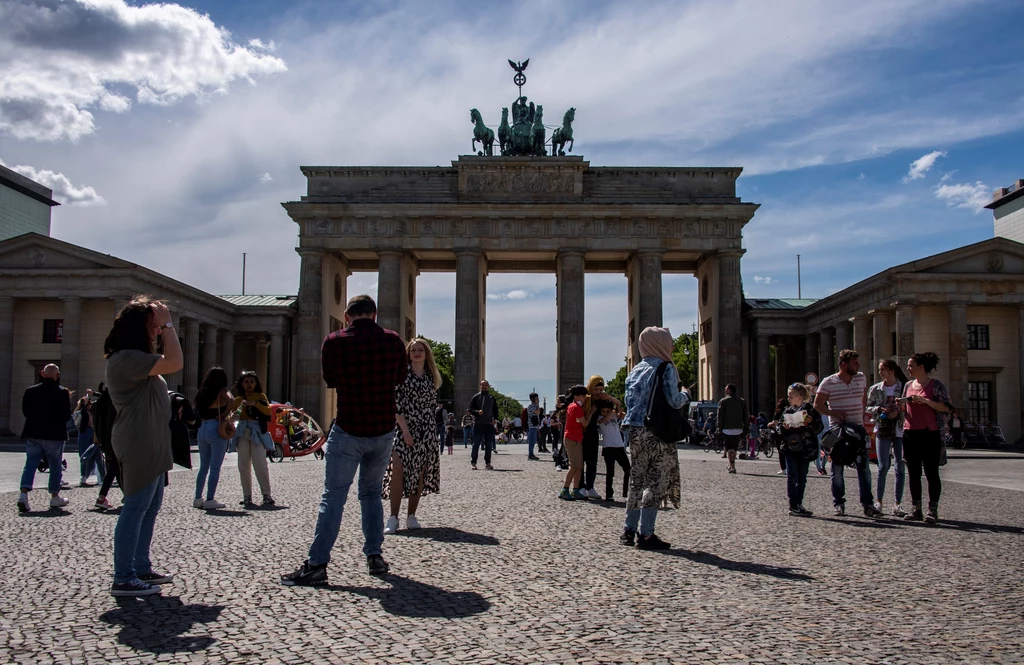 Bundestag przedłużył stan zagrożenia epidemicznego Bundestag przedłużył stan zagrożenia epidemicznego