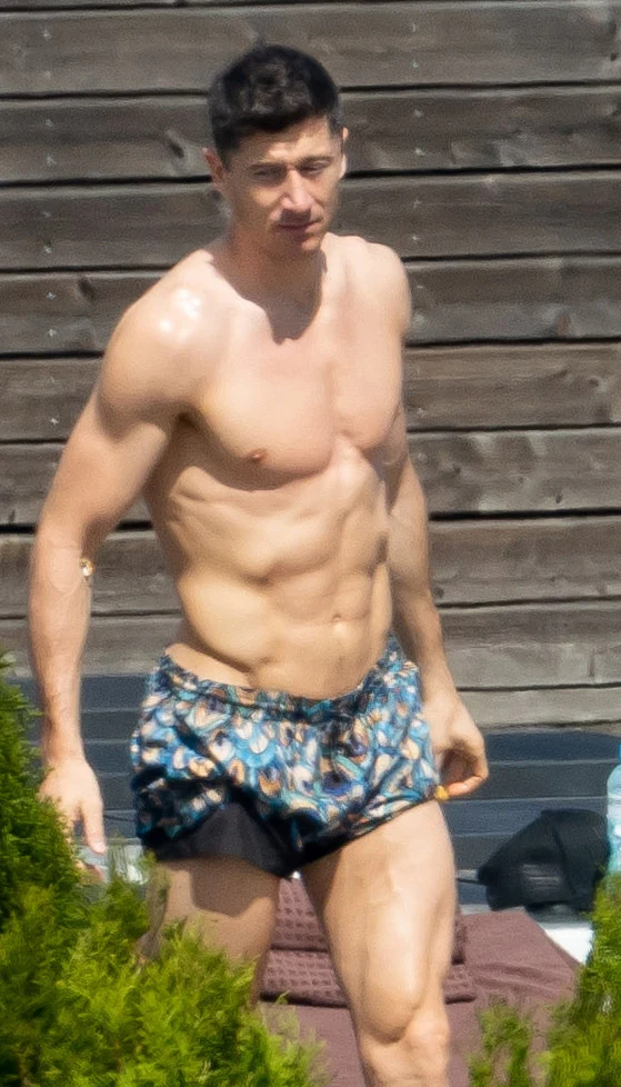 Piłkarze reprezentacji Polski nad basenem Piłkarze reprezentacji Polski nad basenem