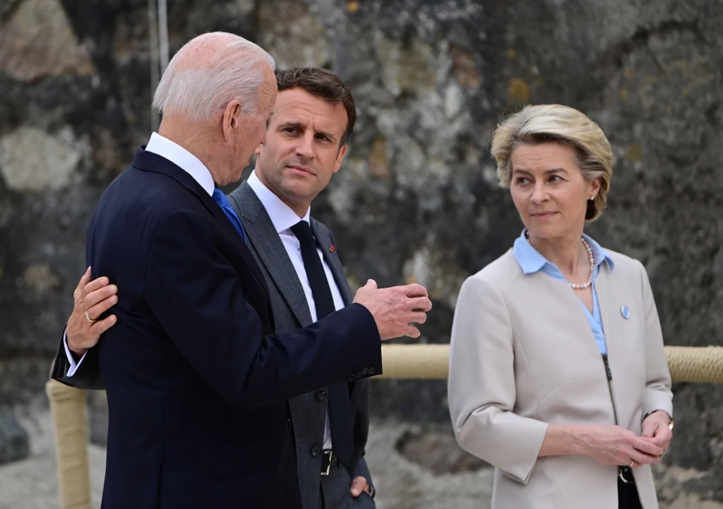 Prezydent USA Joe Biden, prezydent Francji Emmanuel Macron oraz szefowa Komisji Europejskiej Ursula von der Leyen Prezydent USA Joe Biden, prezydent Francji Emmanuel Macron oraz szefowa Komisji Europejskiej Ursula von der Leyen