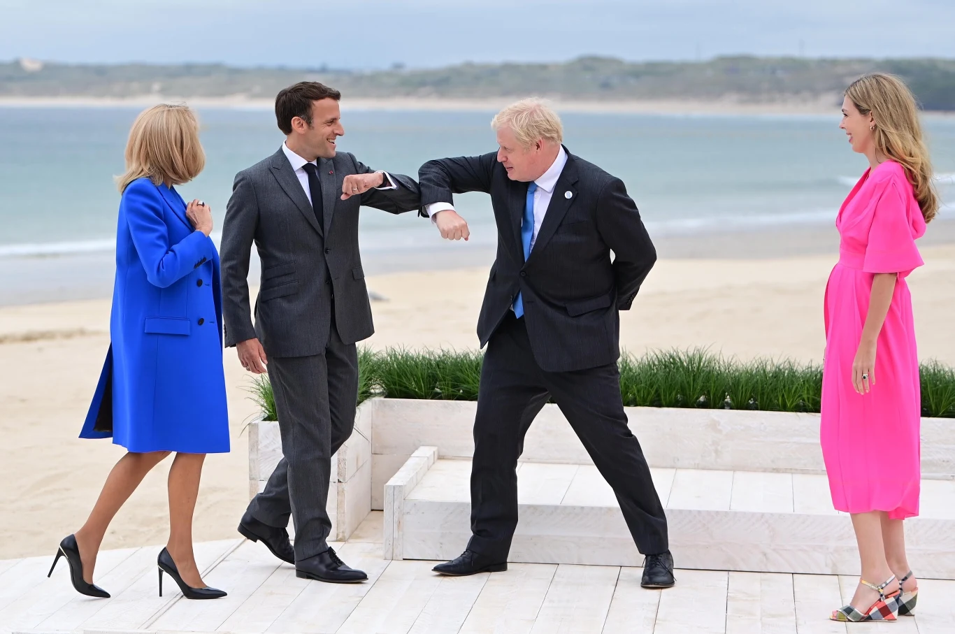 Pierwsza dama Francji Brigitte Macron, prezydent Emmanuel Macron, brytyjski premier Boris Johnson oraz jego żona Carrie Johnson 
