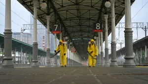 Żołnierze odkażają moskiewski Dworzec Białoruski 