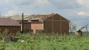 Zerwany dach; zdj. ilustracyjne