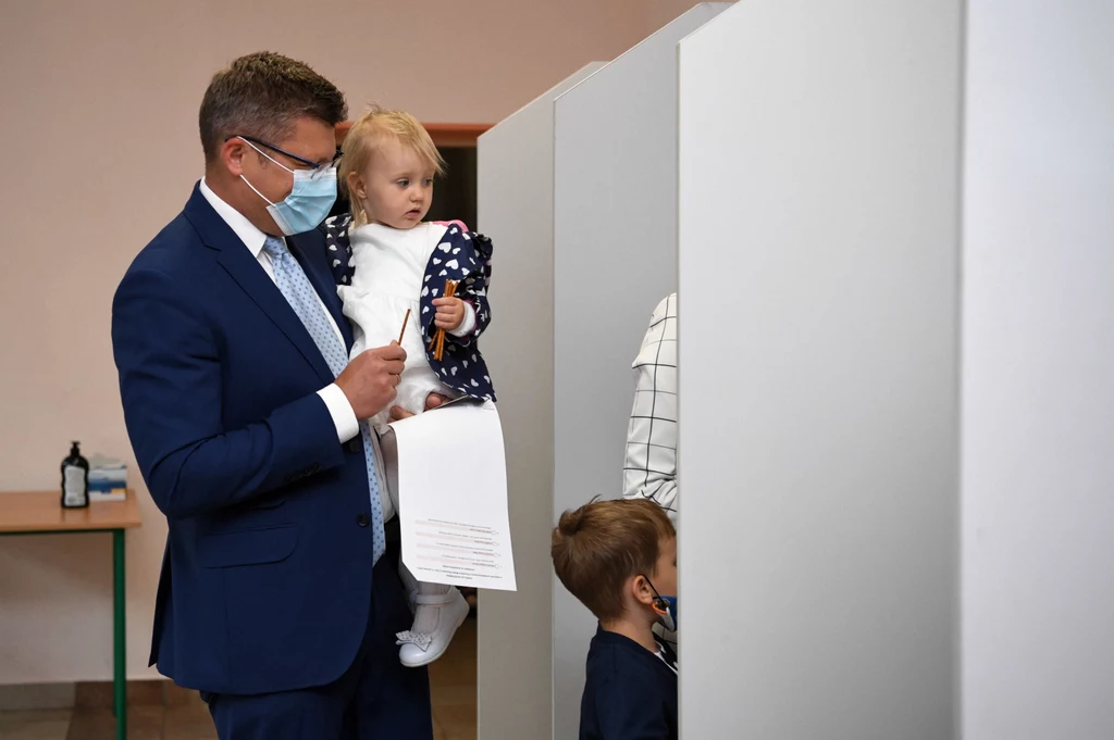 Marcin Warchoł oddał głos w Szkole Podstawowej nr 29 Marcin Warchoł oddał głos w Szkole Podstawowej nr 29