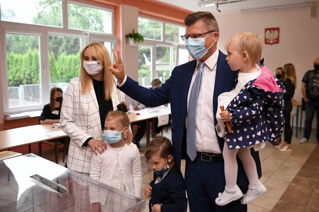 Warchoł na wybory przyszedł z rodziną Warchoł na wybory przyszedł z rodziną
