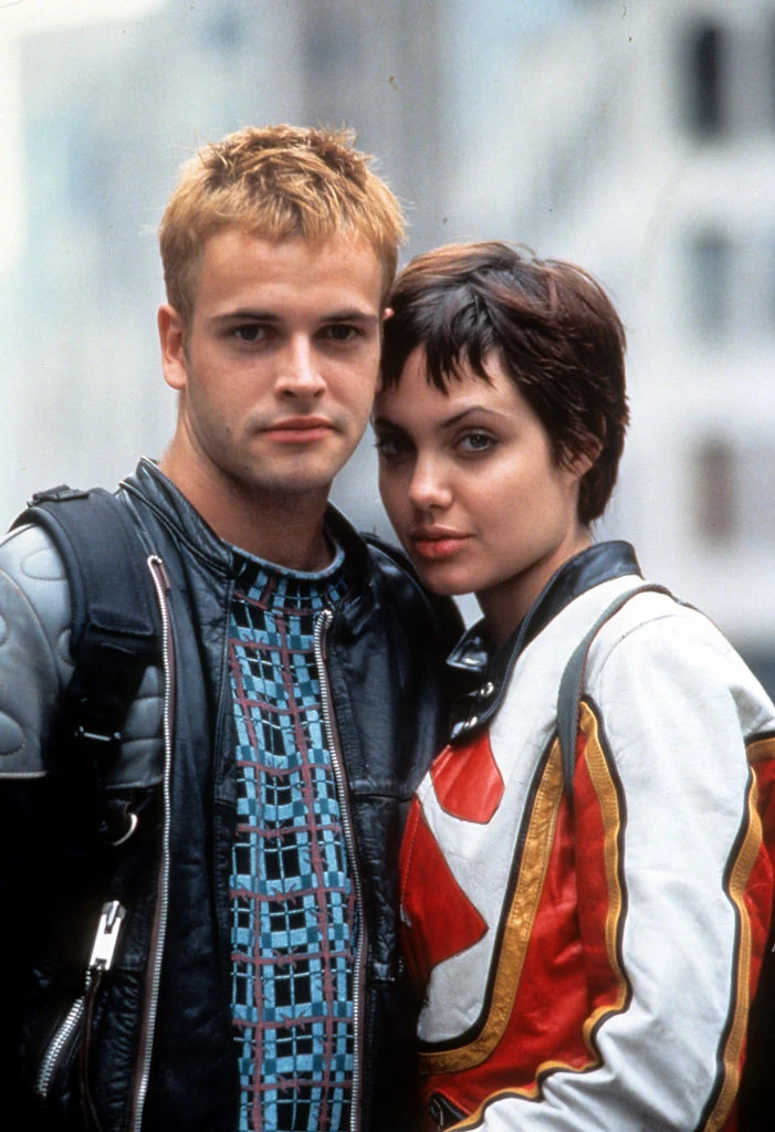 Angelina Jolie i Jonny Lee Miller w filmie "Hakerzy" z 1995 roku. Angelina Jolie i Jonny Lee Miller w filmie "Hakerzy" z 1995 roku.