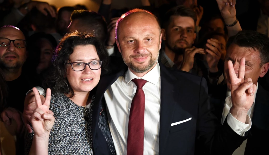 Kandydat w przedterminowych wyborach na prezydenta Rzeszowa wiceprzewodniczący Rady Miasta Rzeszowa Konrad Fijołek z żoną Magdaleną Kandydat w przedterminowych wyborach na prezydenta Rzeszowa wiceprzewodniczący Rady Miasta Rzeszowa Konrad Fijołek z żoną Magdaleną