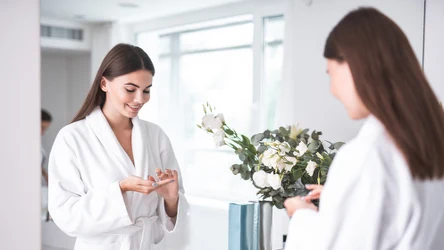 Jakie kosmetyki wybierać, aby nawilżyć skórę?