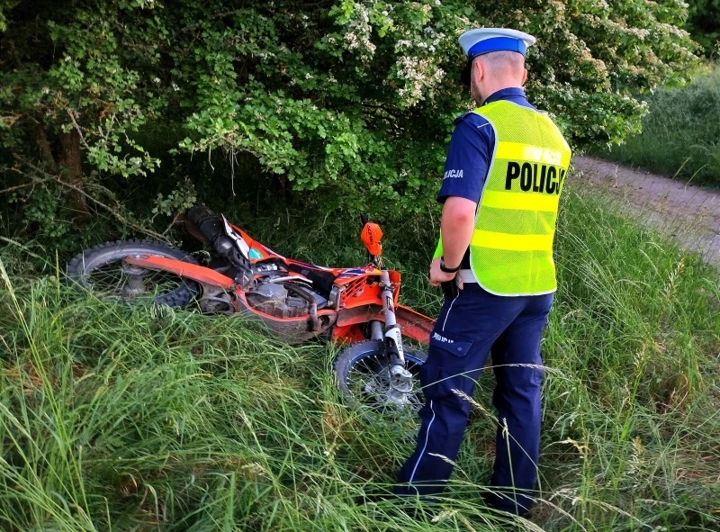 Motocykl spadł z nasypu kolejowego