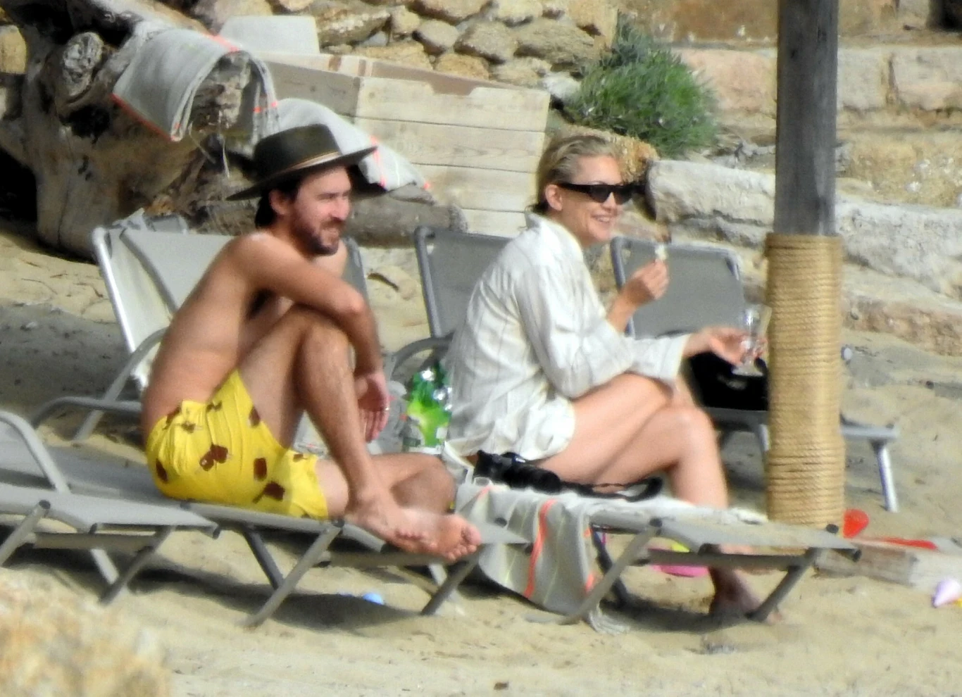 Kate Hudson z rodziną podczas wakacji w Grecji Kate Hudson z rodziną podczas wakacji w Grecji