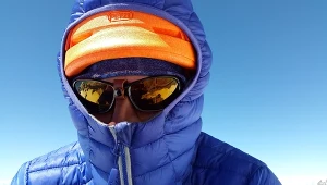 Policjanci poszukują mężczyzny, który zabrał turystom pożyczone mu kurtki; zdj. ilustracyjne