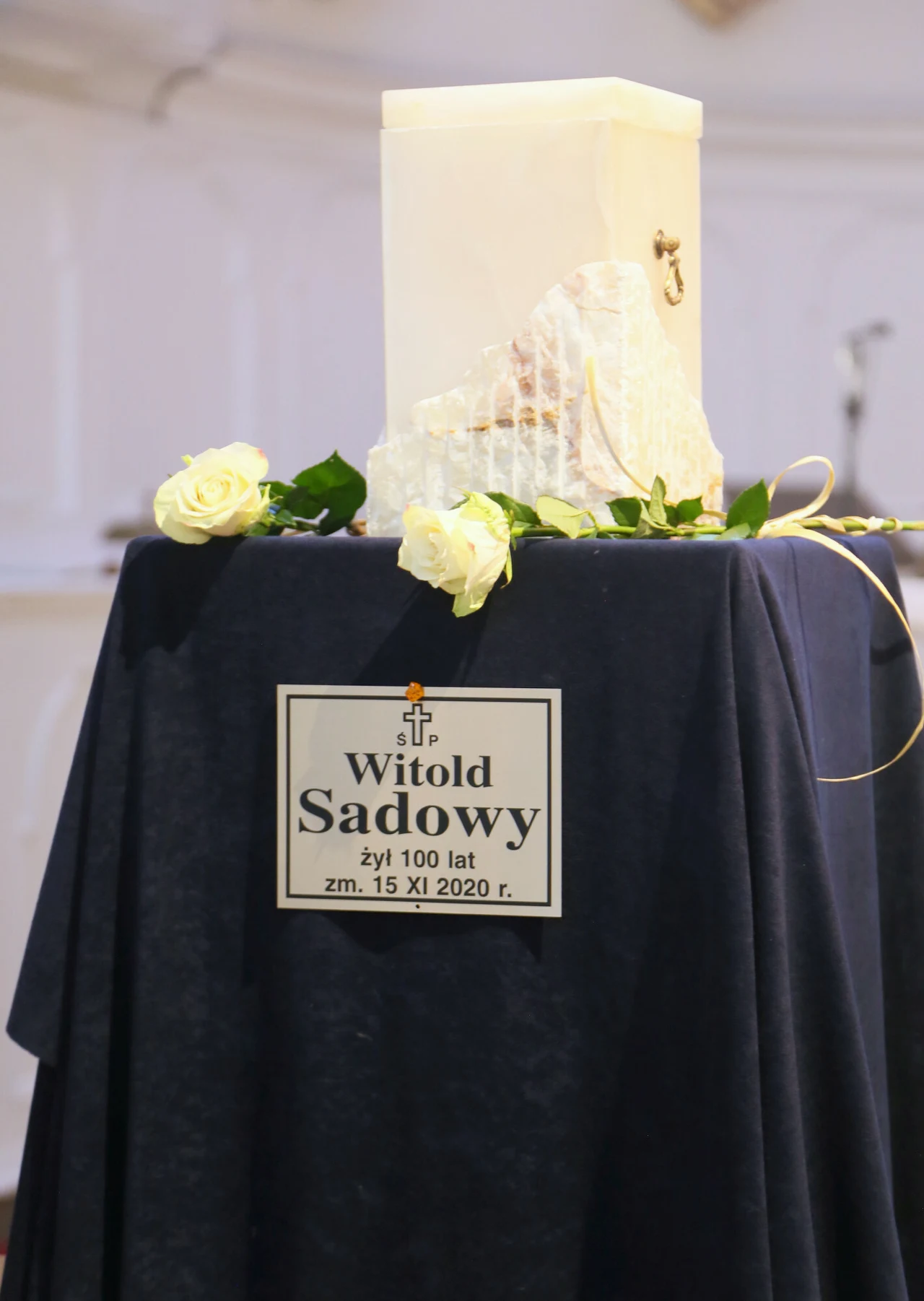 Artysta był aktorem scen warszawskich: Teatru Rozmaitości, Polskiego, Komedii, Nowego, Ateneum i Klasycznego.