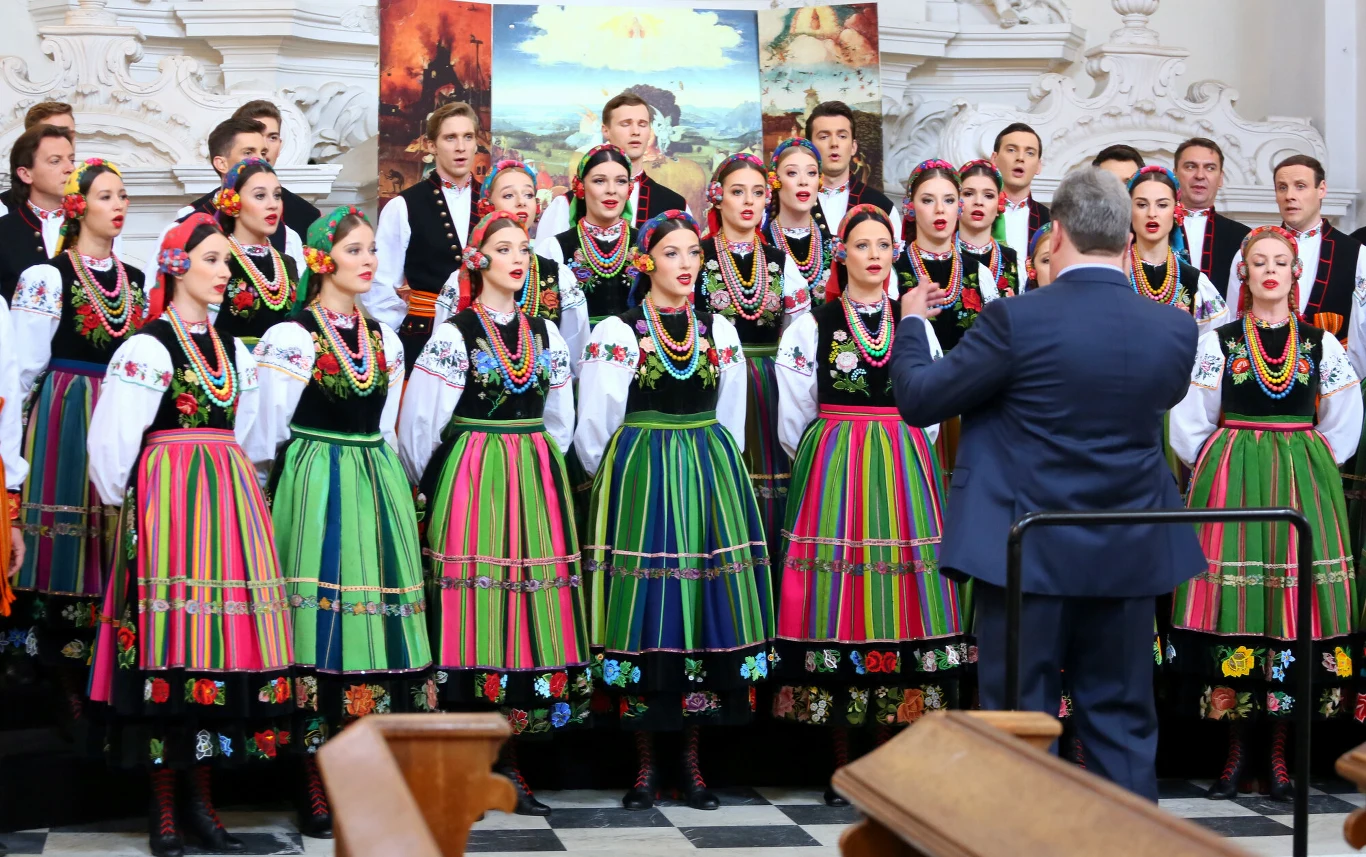 Zgodnie z ostatnią wolą zmarłego "podczas uroczystości wspominać Go będą Koleżanki i Koledzy ze środowisk twórczych, wystąpią: Zespół Mazowsze, Lidia Sadowa, Krystyna Janda, Joanna Rawik, Czesław Majewski oraz studenci warszawskiej Akademii Teatralnej".