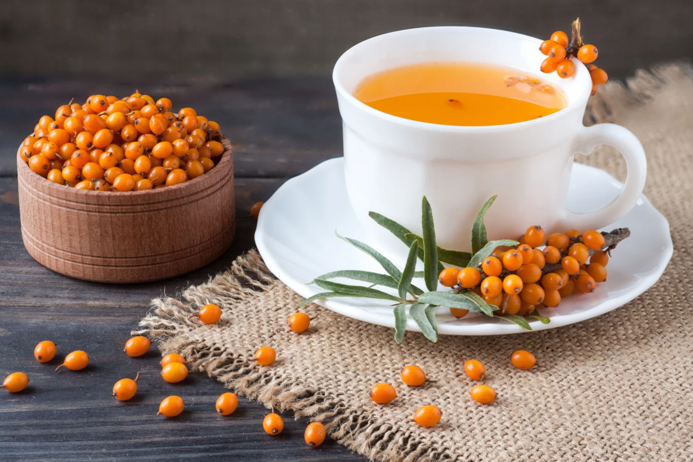 Sok z rokitnika rozcieńczony z wodą