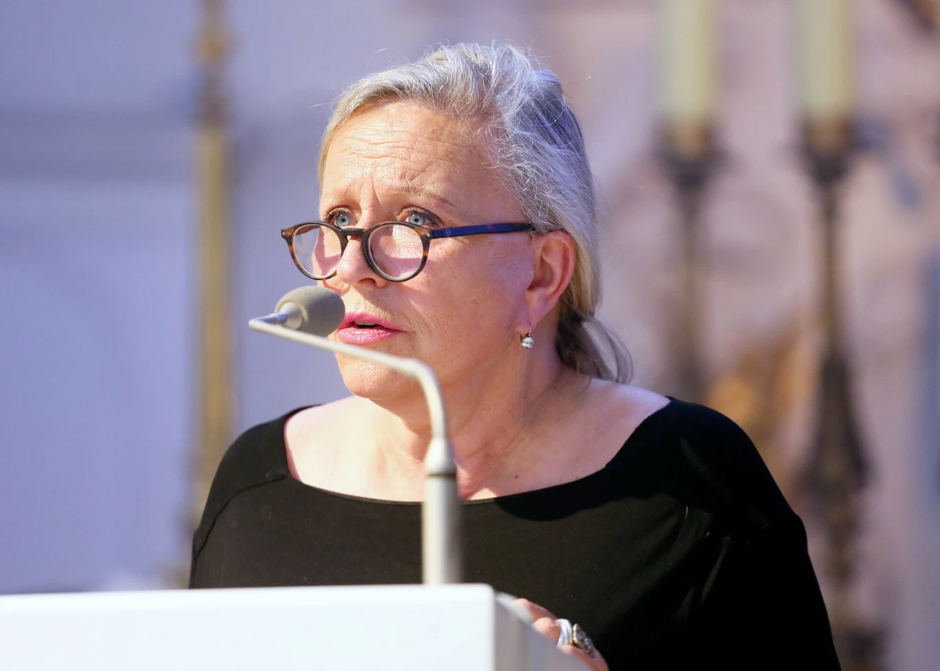 Krystyna Janda na pogrzebie Witolda Sadowego