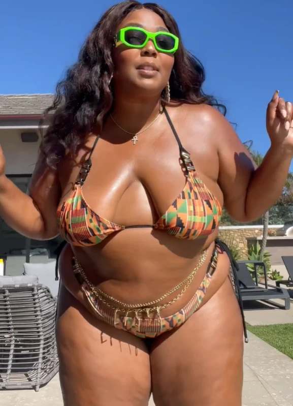 Lizzo ogłosiła "lato dużych dziewczyn", https://www.instagram.com/lizzobeeating/ Lizzo ogłosiła "lato dużych dziewczyn", https://www.instagram.com/lizzobeeating/
