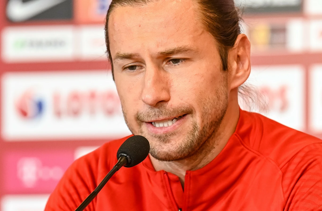 Grzegorz Krychowiak podczas konferencji prasowej Grzegorz Krychowiak podczas konferencji prasowej