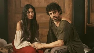 Essined Rivera Aponte i Emmanuel Esparza w serialu "Królowa i konkwistador"