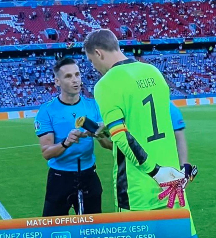 Manuel Neuer, twitter, @LorenaRK Manuel Neuer, twitter, @LorenaRK