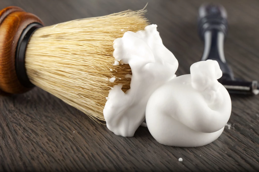 Pianka do golenia - popularny kosmetyk sprawdzi się podczas sprzątania