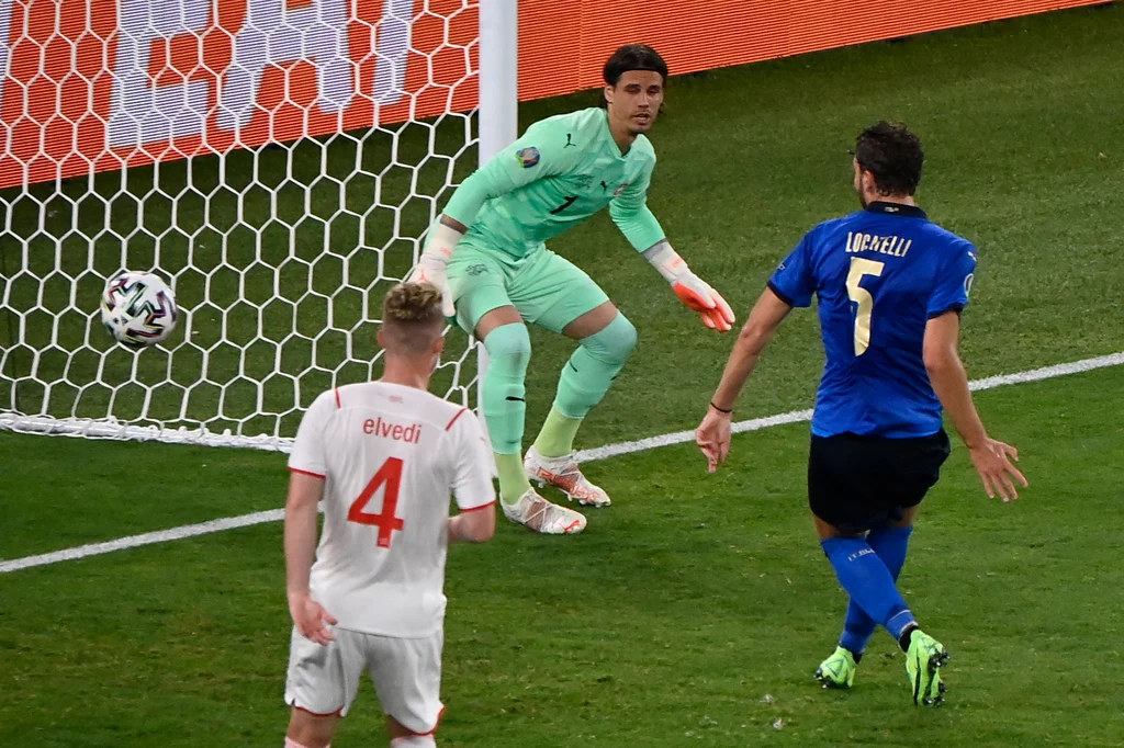 Manuel Locatelli strzela gola na 1-0 Manuel Locatelli strzela gola na 1-0