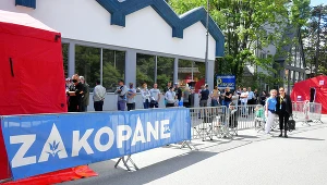 Punkt szczepień przeciwko COVID-19 na zakopiańskich Krupówkach