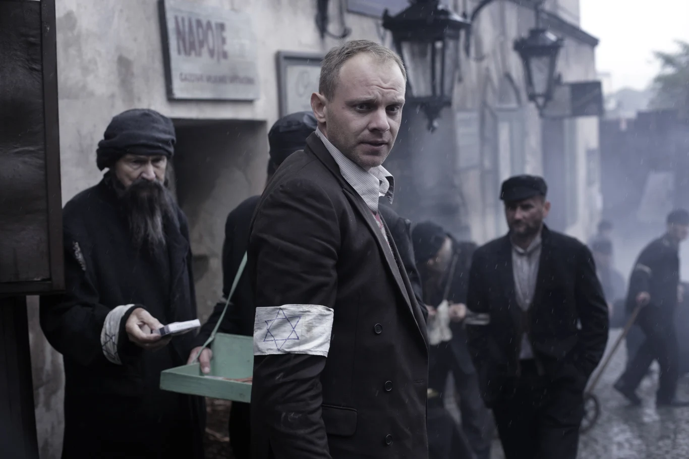 "Cudak" Anny Kazejak opowie historię weselnego muzyka Romana Cudakowskiego (dla przyjaciół Cudak).

