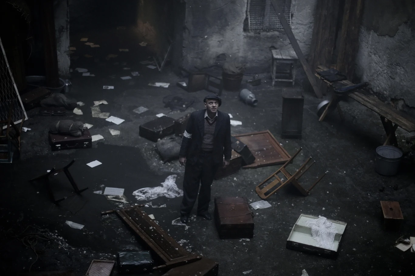 W nowej rzeczywistości obydwaj nawzajem siebie potrzebują: Cudak może zarabiać, grając z Akermanem, ten natomiast zyskuje szansę na przeżycie.