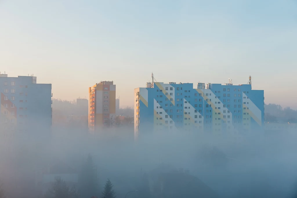 Smog w wielu miejscach w Polsce jest wciąż silny.