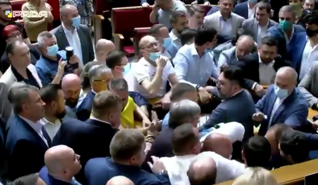 Bójka w ukraińskim parlamencie Bójka w ukraińskim parlamencie