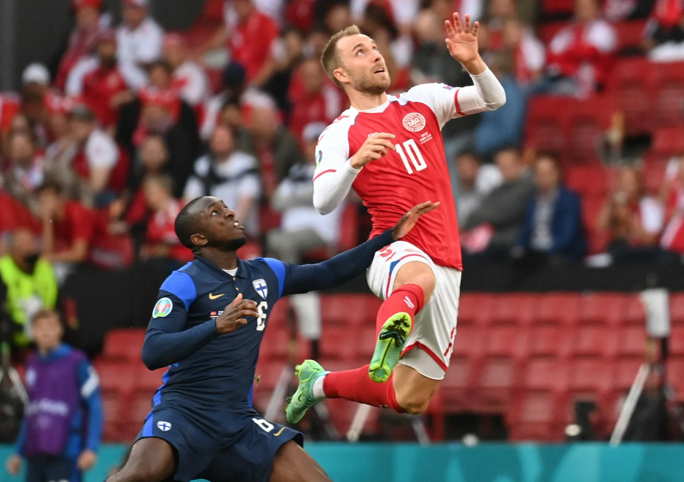 Nagły atak serca Eriksena, który miał miejsce na boisku, zmroził cały świat Nagły atak serca Eriksena, który miał miejsce na boisku, zmroził cały świat