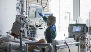 Opieka nad pacjentami covidowymi, zdj. ilustracyjne 