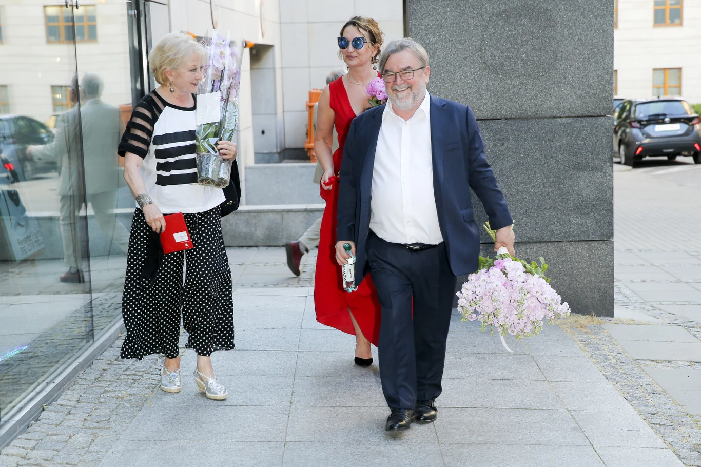 Edward Miszczak pojawił się z pięknym bukietem kwiatów Edward Miszczak pojawił się z pięknym bukietem kwiatów