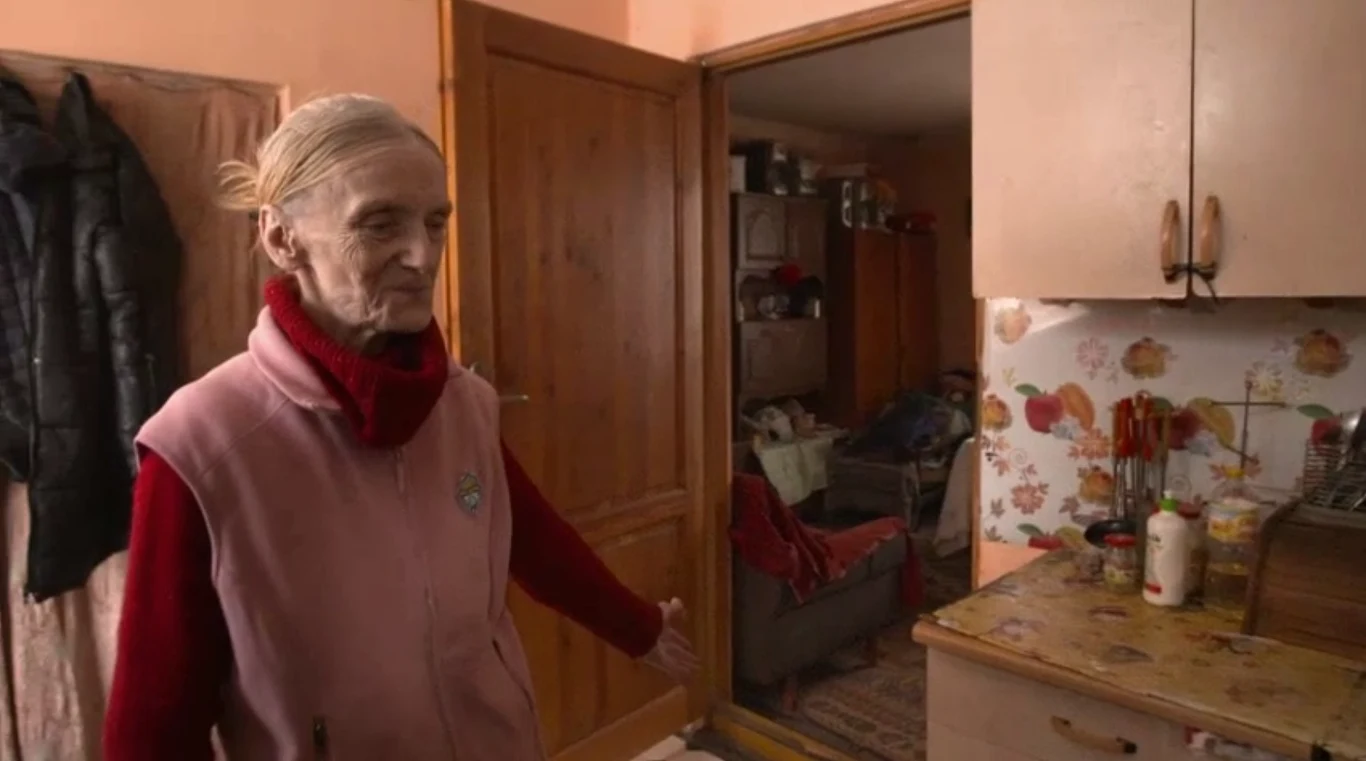 Pani Halina zaprosiła syna i synową do swojego domu Pani Halina zaprosiła syna i synową do swojego domu