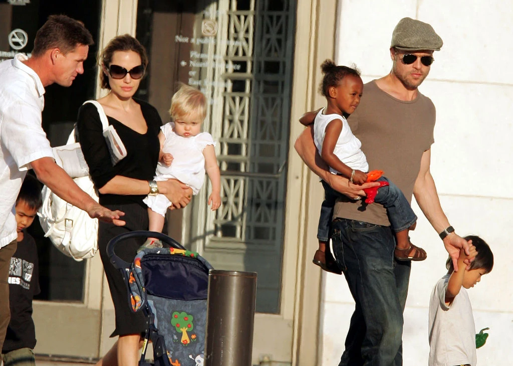 Brad i Angelina z dziećmi Brad i Angelina z dziećmi