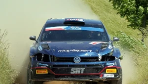 Rosjanie Nikołaj Griazin i pilot Konstantin Aleksandrow (VW Polo GTi R5) na trasie trzeciego odcinka specjalnego 