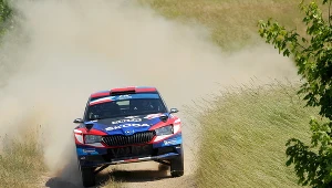 Polacy Mikołaj Marczyk i pilot Szymon Gospodarczyk (Skoda Fabia Rally2 Evo) na trasie trzeciego odcinka specjalnego