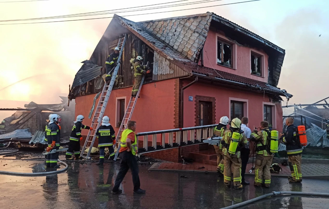 Zniszczenia we wsi Nowa Biała. Zniszczenia we wsi Nowa Biała.