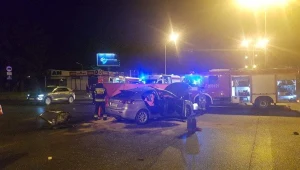 Dwie osoby zginęły po zderzeniu motocykla z autem osobowym (źródło: PSP w Łodzi)