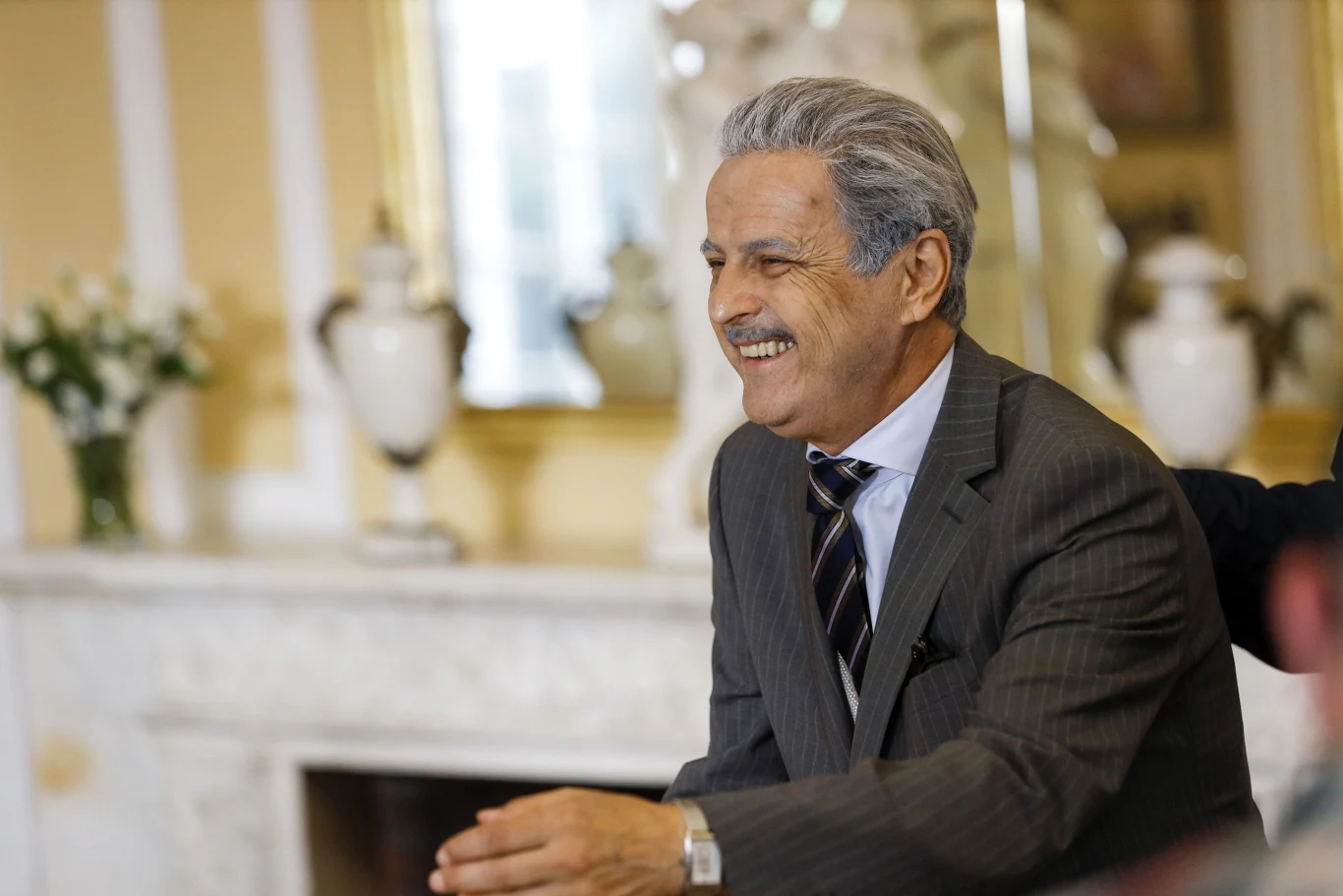 Piotr Polk na planie "Ojca Mateusza"