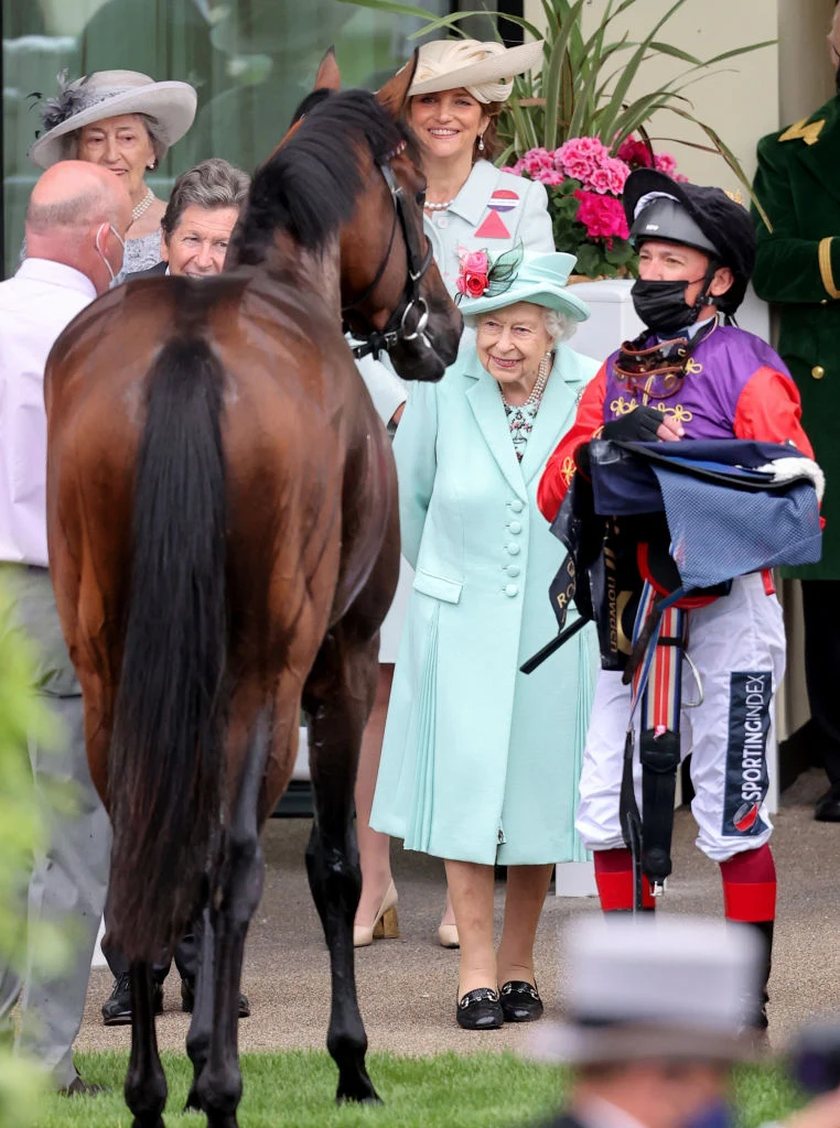 Królowa Elżbieta na wyścigach Royal Ascot